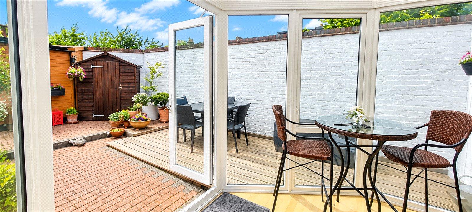 2 bedroom house for sale in London | Robinson Jackson
