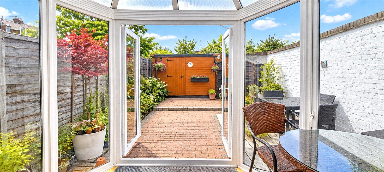 2 bedroom house for sale in London | Robinson Jackson