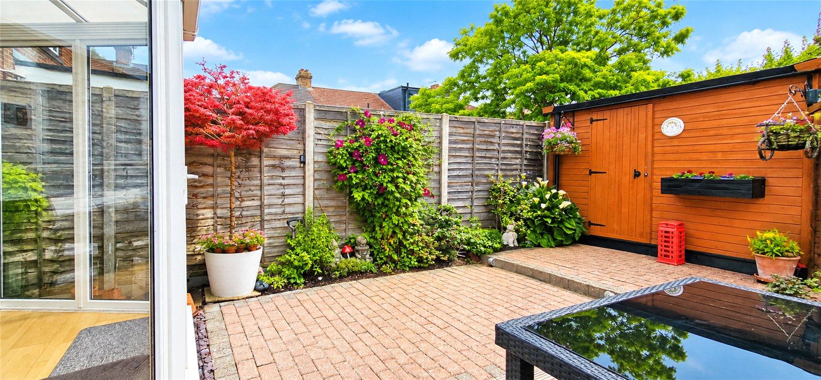2 bedroom house for sale in London | Robinson Jackson