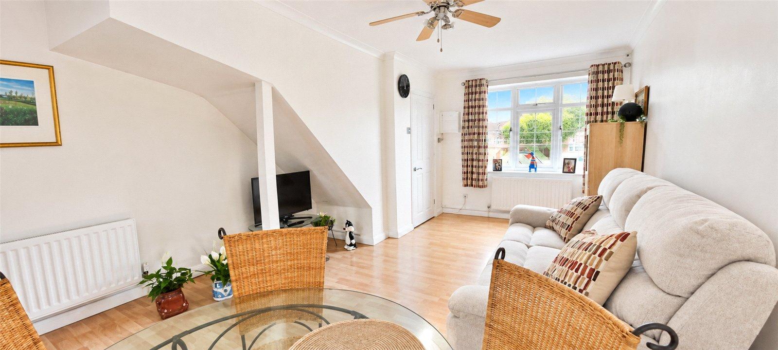 2 bedroom house for sale in London | Robinson Jackson
