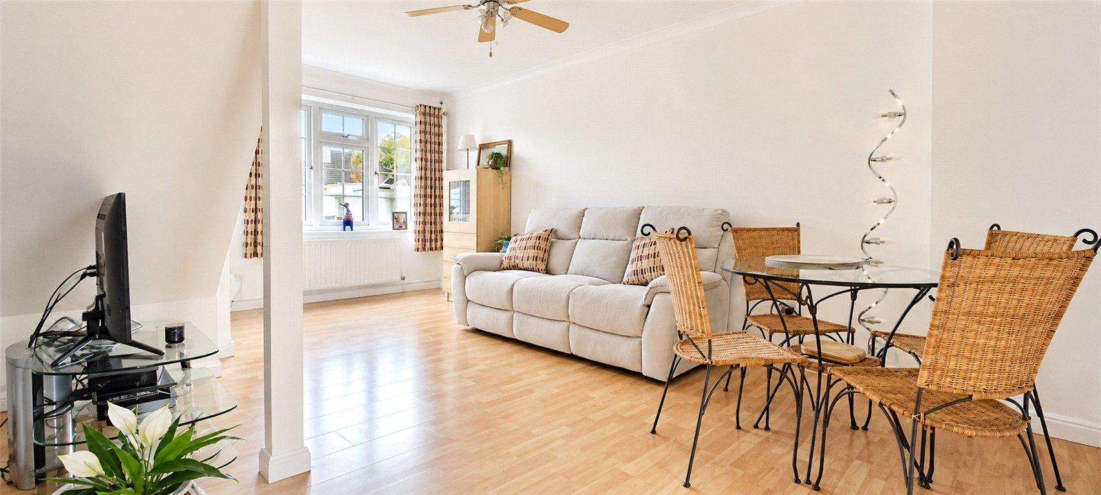 2 bedroom house for sale in London | Robinson Jackson