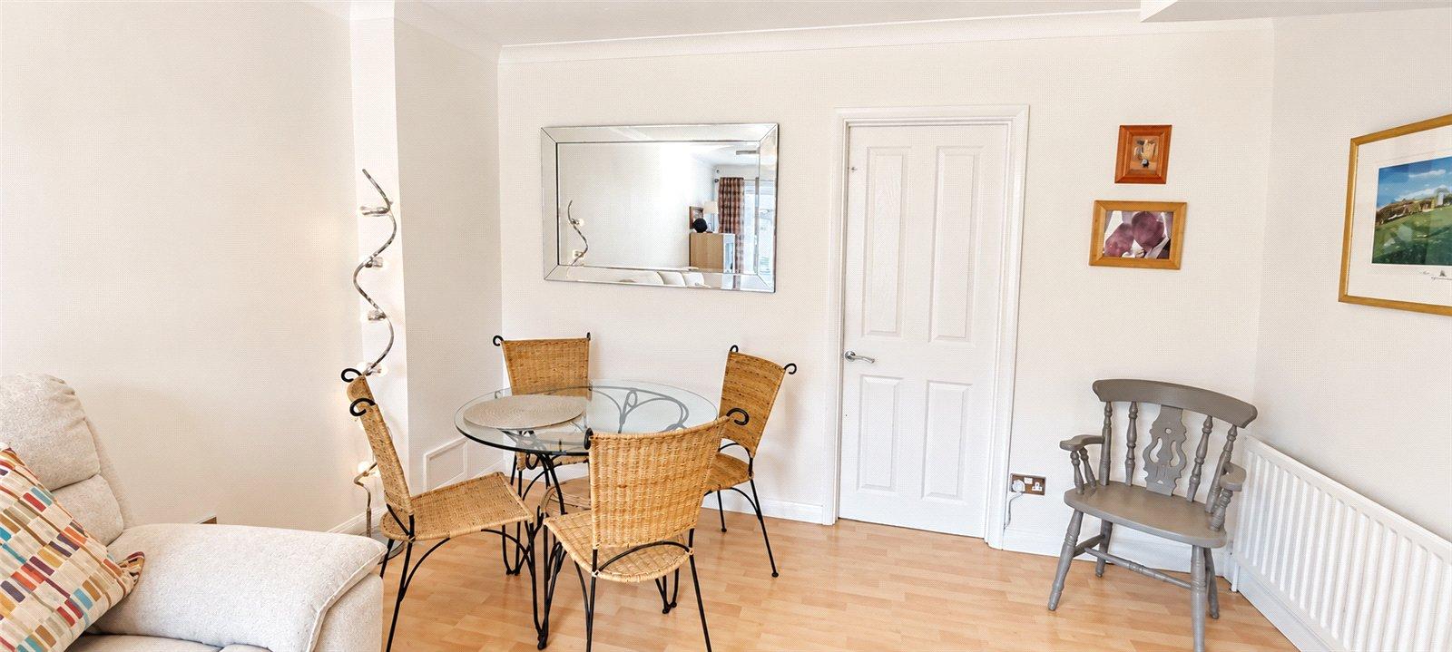2 bedroom house for sale in London | Robinson Jackson