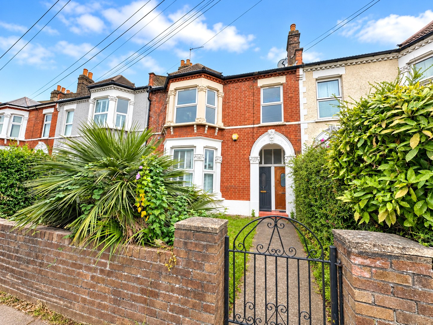 2 bedroom property for sale in London | Robinson Jackson