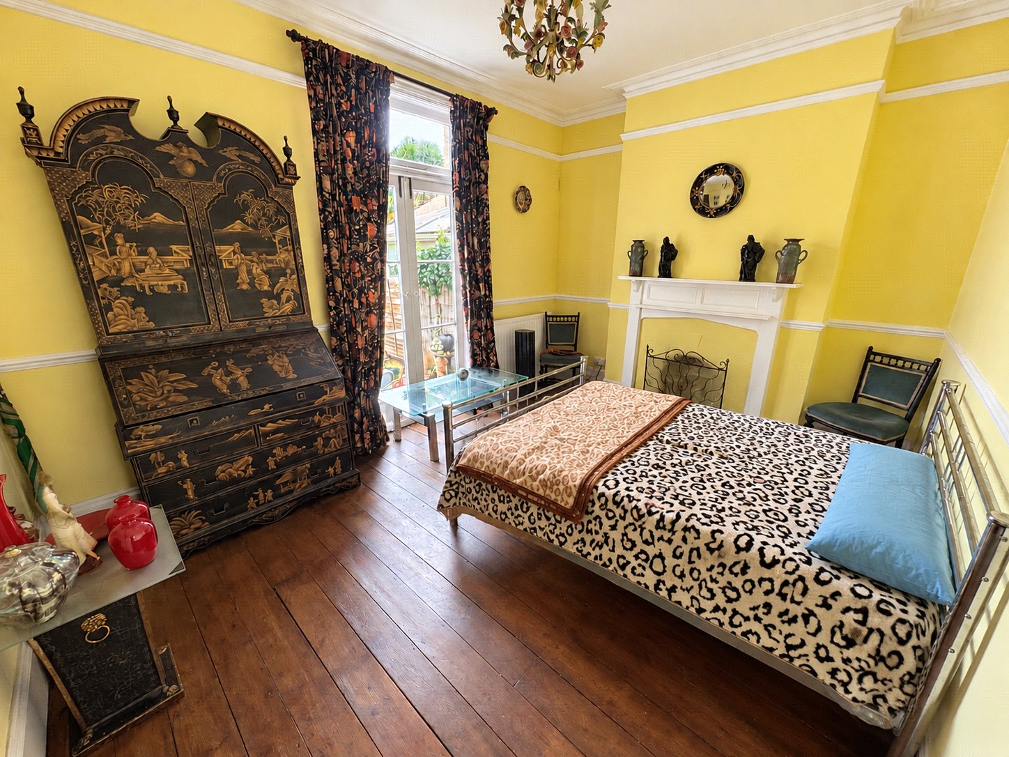 3 bedroom house for sale in London | Robinson Jackson