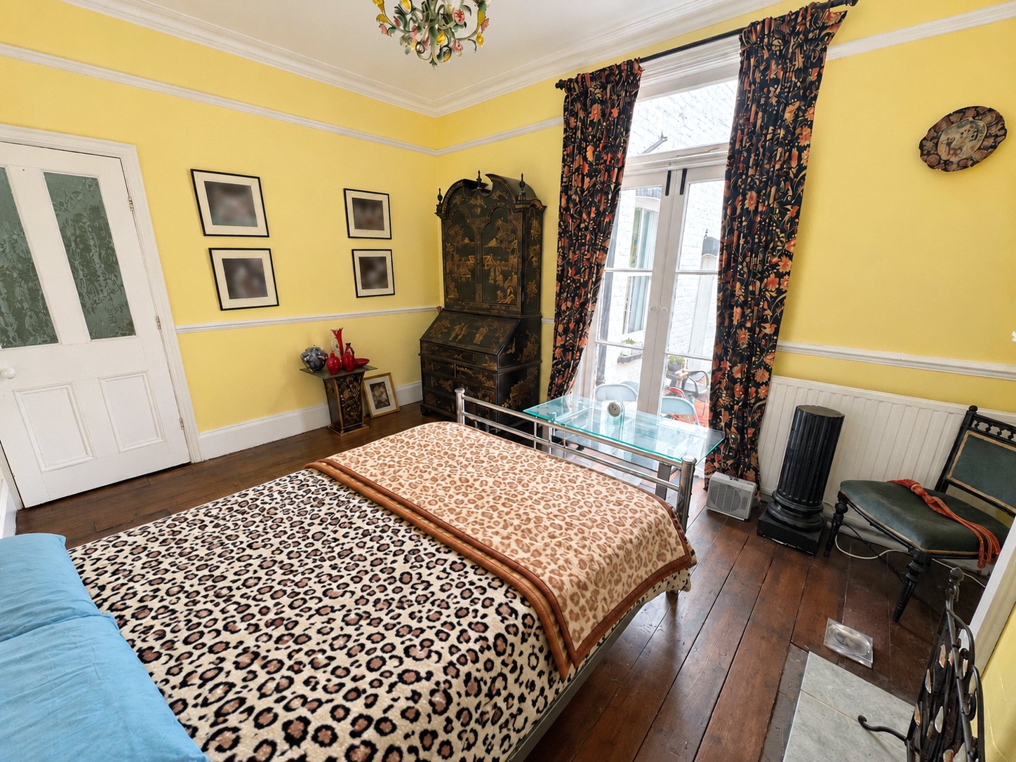 3 bedroom house for sale in London | Robinson Jackson