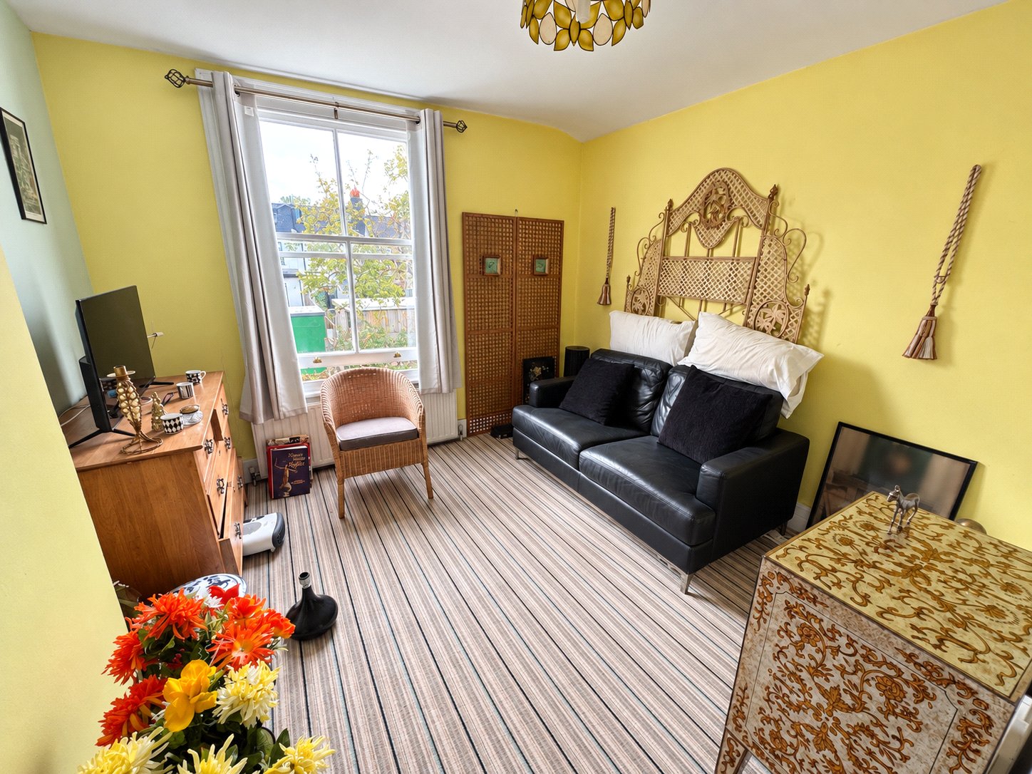 3 bedroom house for sale in London | Robinson Jackson