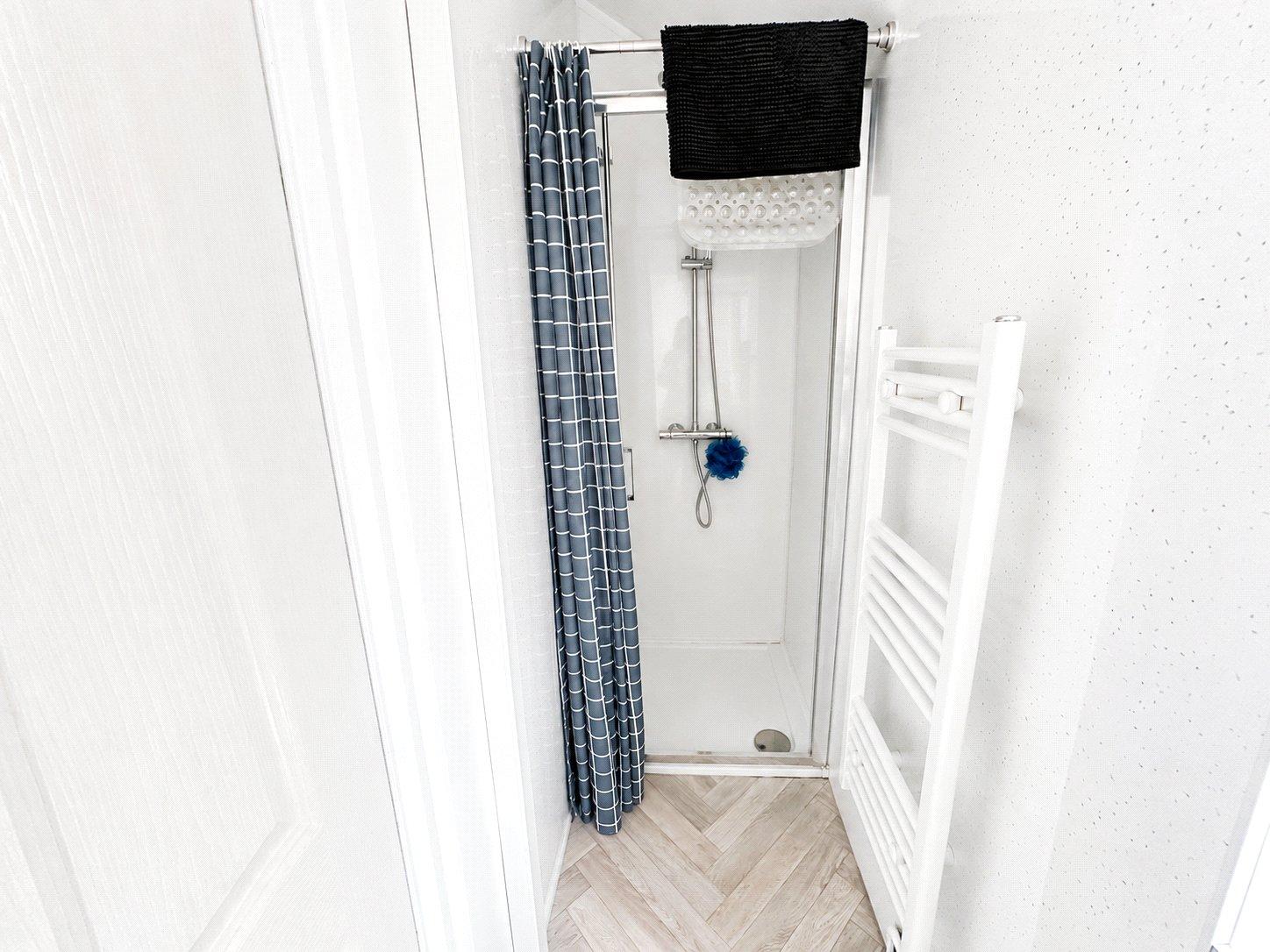 2 bedroom property for sale in London | Robinson Jackson
