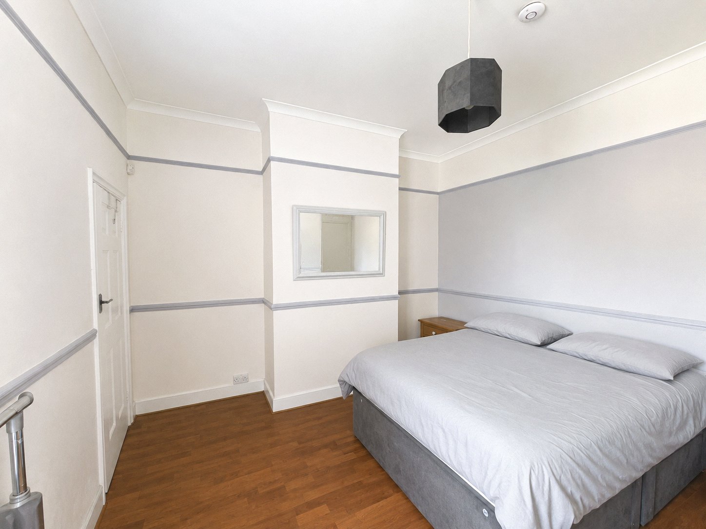 3 bedroom house for sale in London | Robinson Jackson