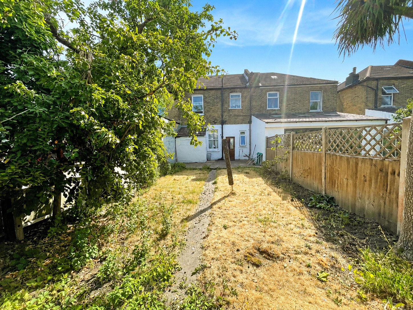 3 bedroom house for sale in London | Robinson Jackson