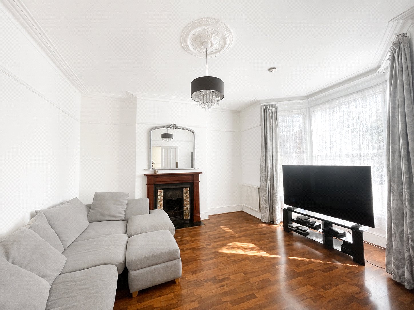 3 bedroom house for sale in London | Robinson Jackson