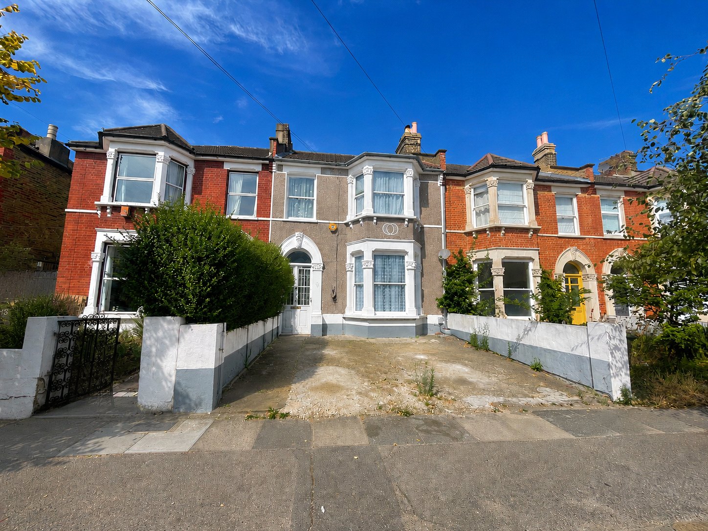 3 bedroom house for sale in London | Robinson Jackson
