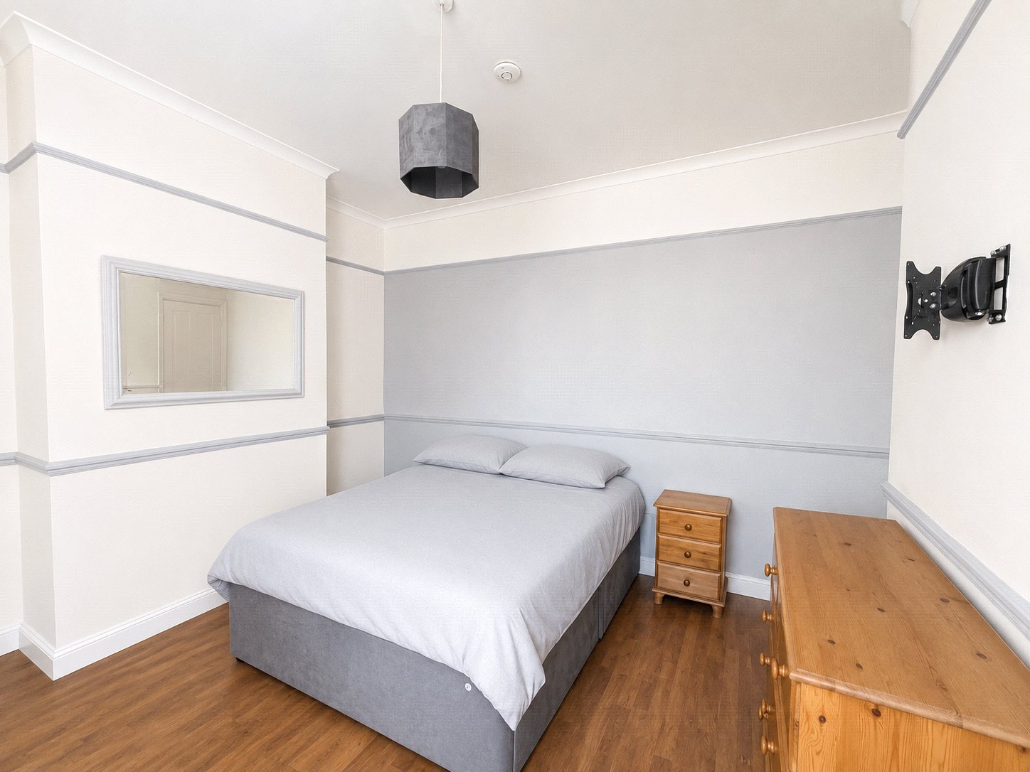 3 bedroom house for sale in London | Robinson Jackson