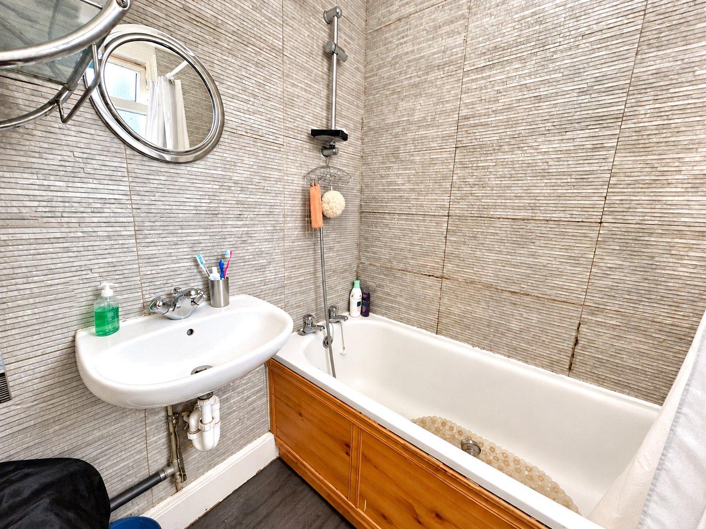 3 bedroom house for sale in London | Robinson Jackson