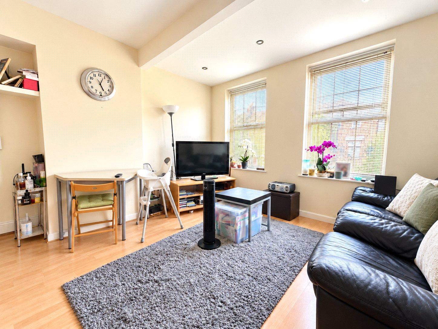 3 bedroom house for sale in London | Robinson Jackson