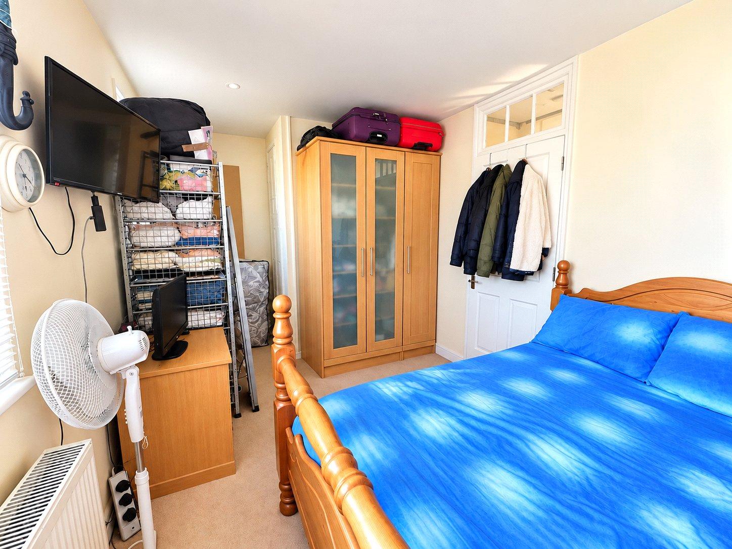 3 bedroom house for sale in London | Robinson Jackson