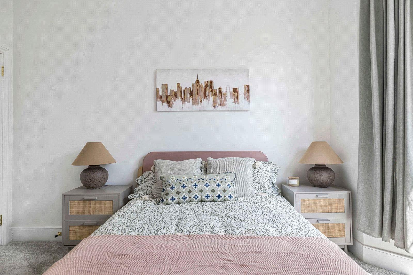 2 bedroom property for sale in London | Robinson Jackson