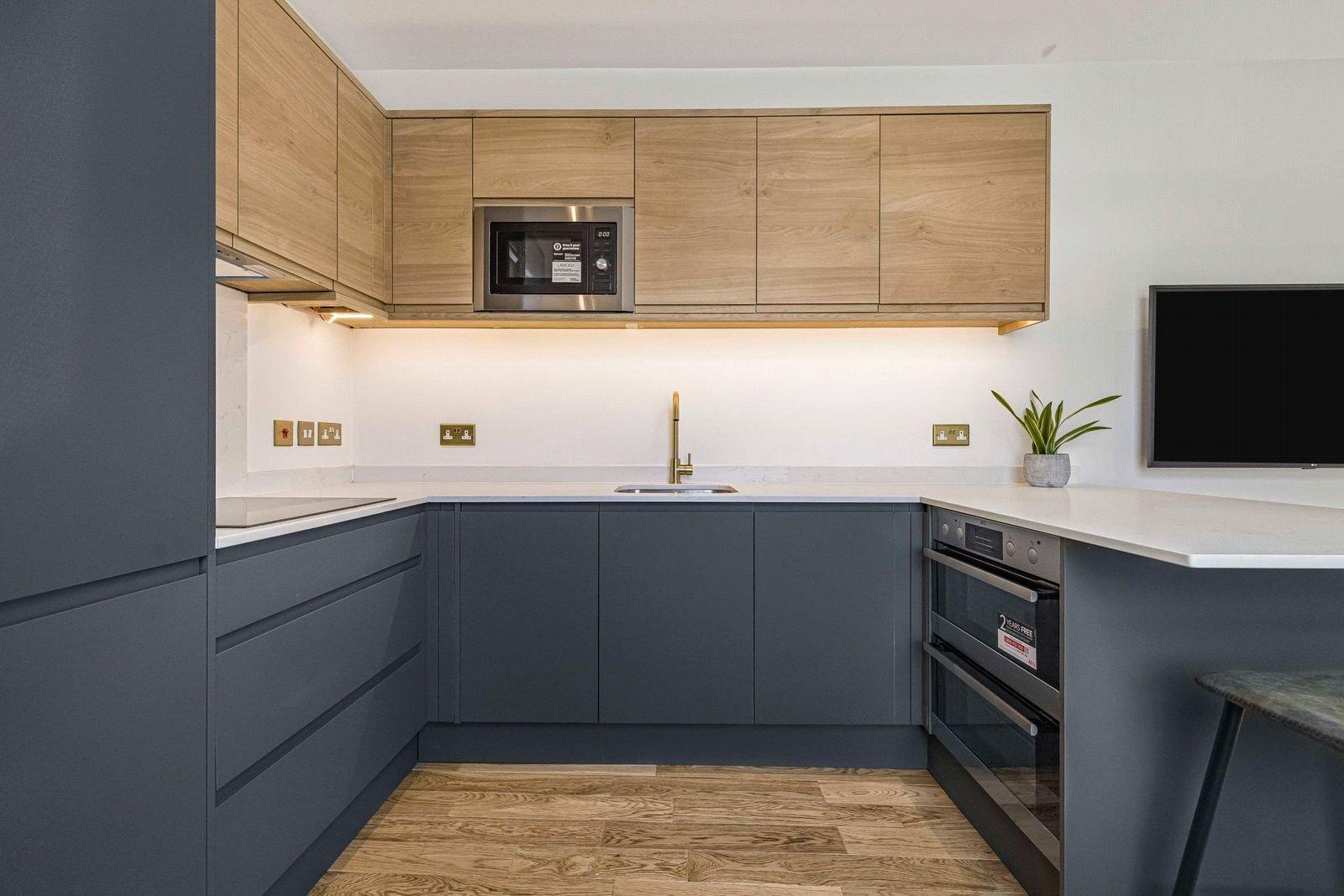 2 bedroom property for sale in London | Robinson Jackson