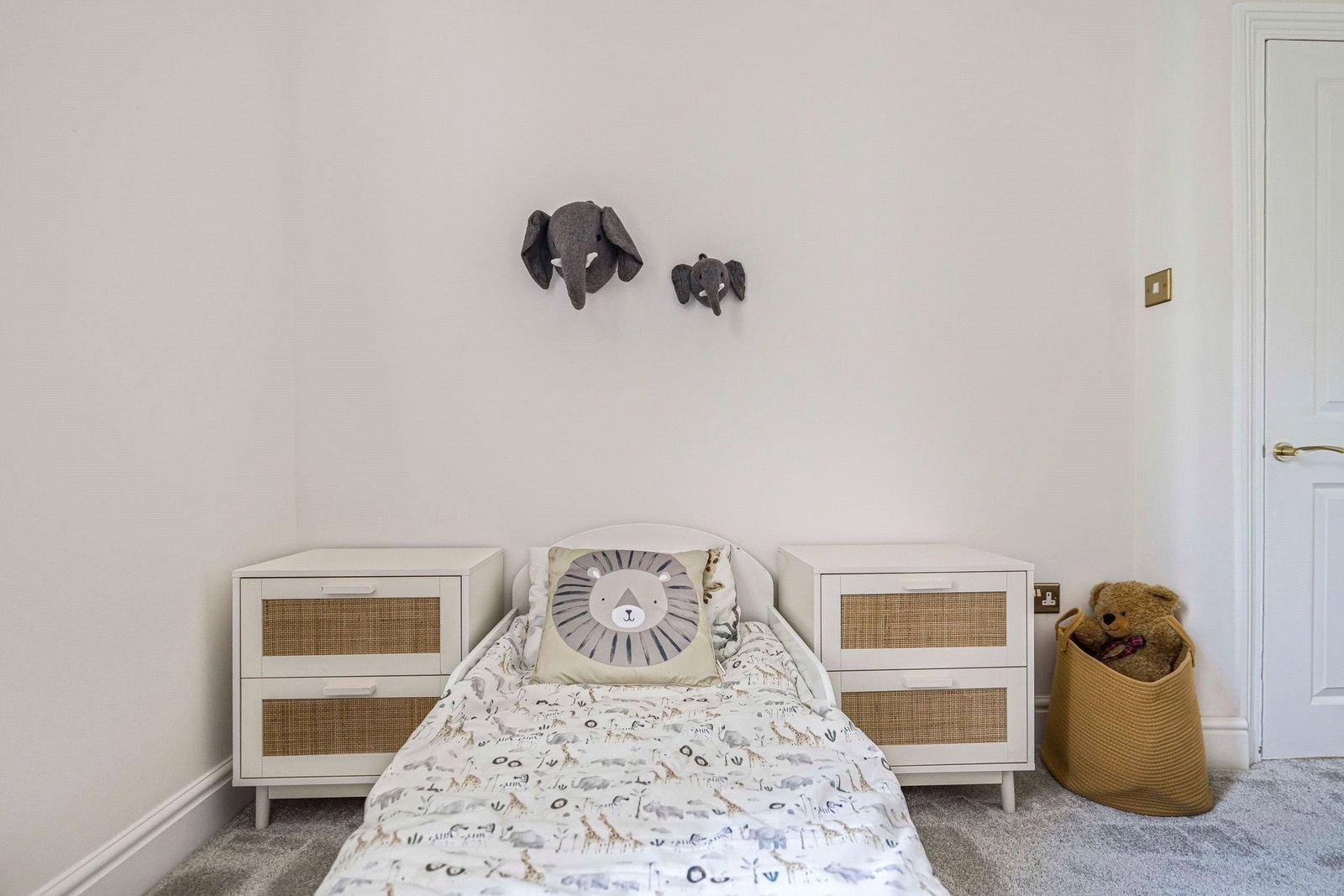 2 bedroom property for sale in London | Robinson Jackson