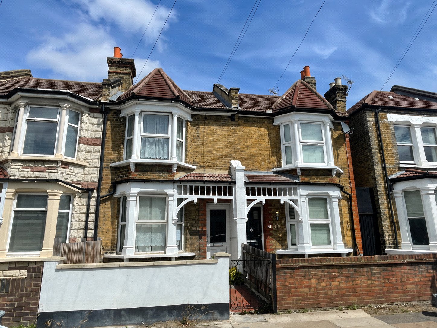2 bedroom house for sale in London | Robinson Jackson