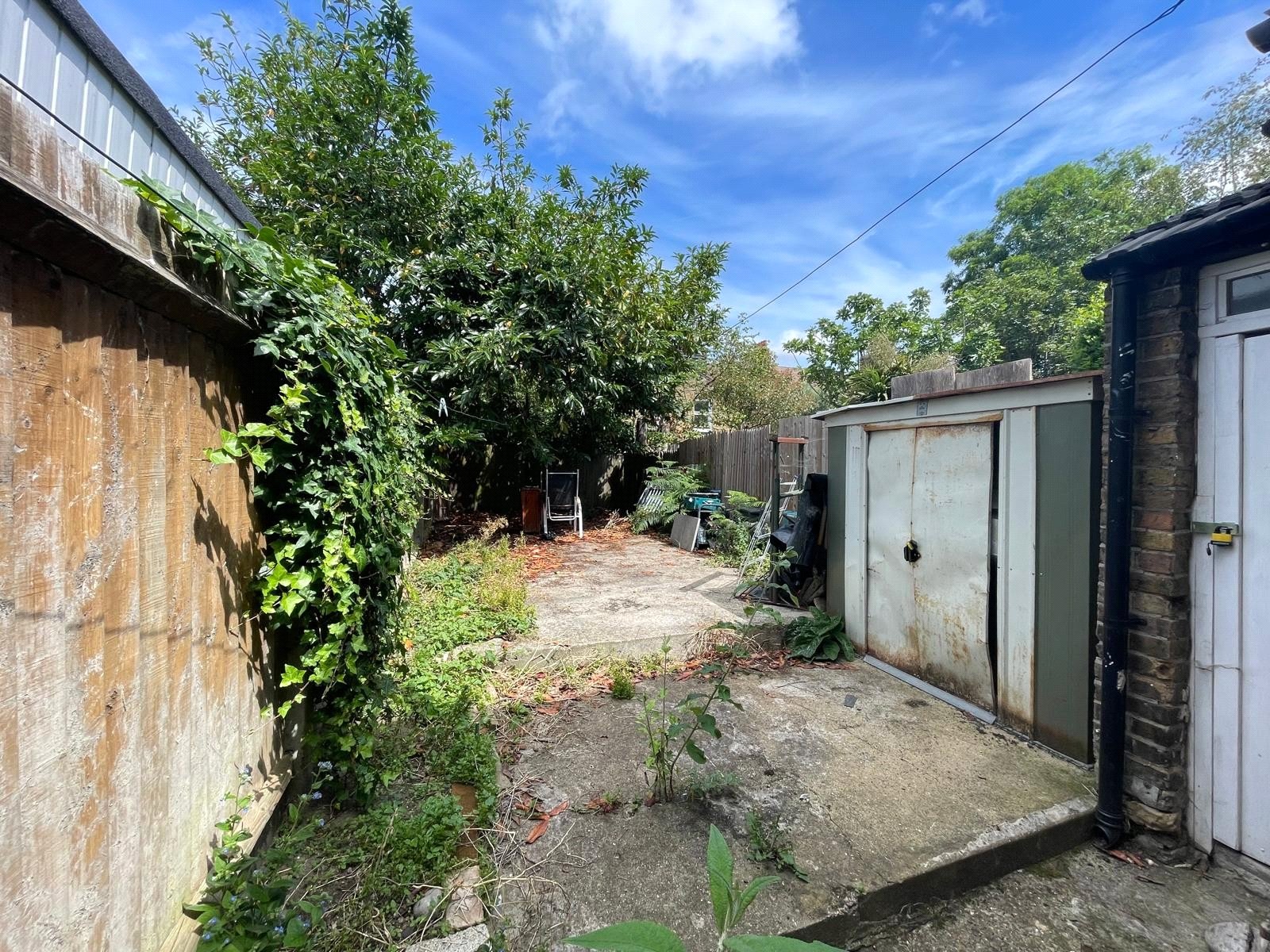 2 bedroom house for sale in London | Robinson Jackson