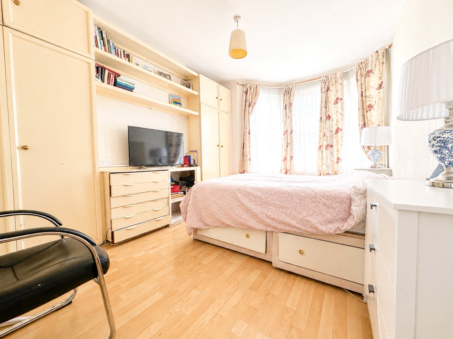 4 bedroom house for sale in London | Robinson Jackson
