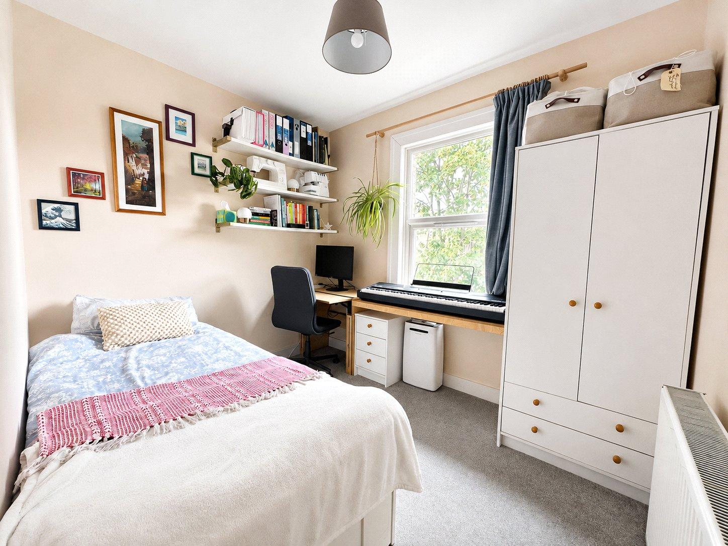 2 bedroom property for sale in London | Robinson Jackson
