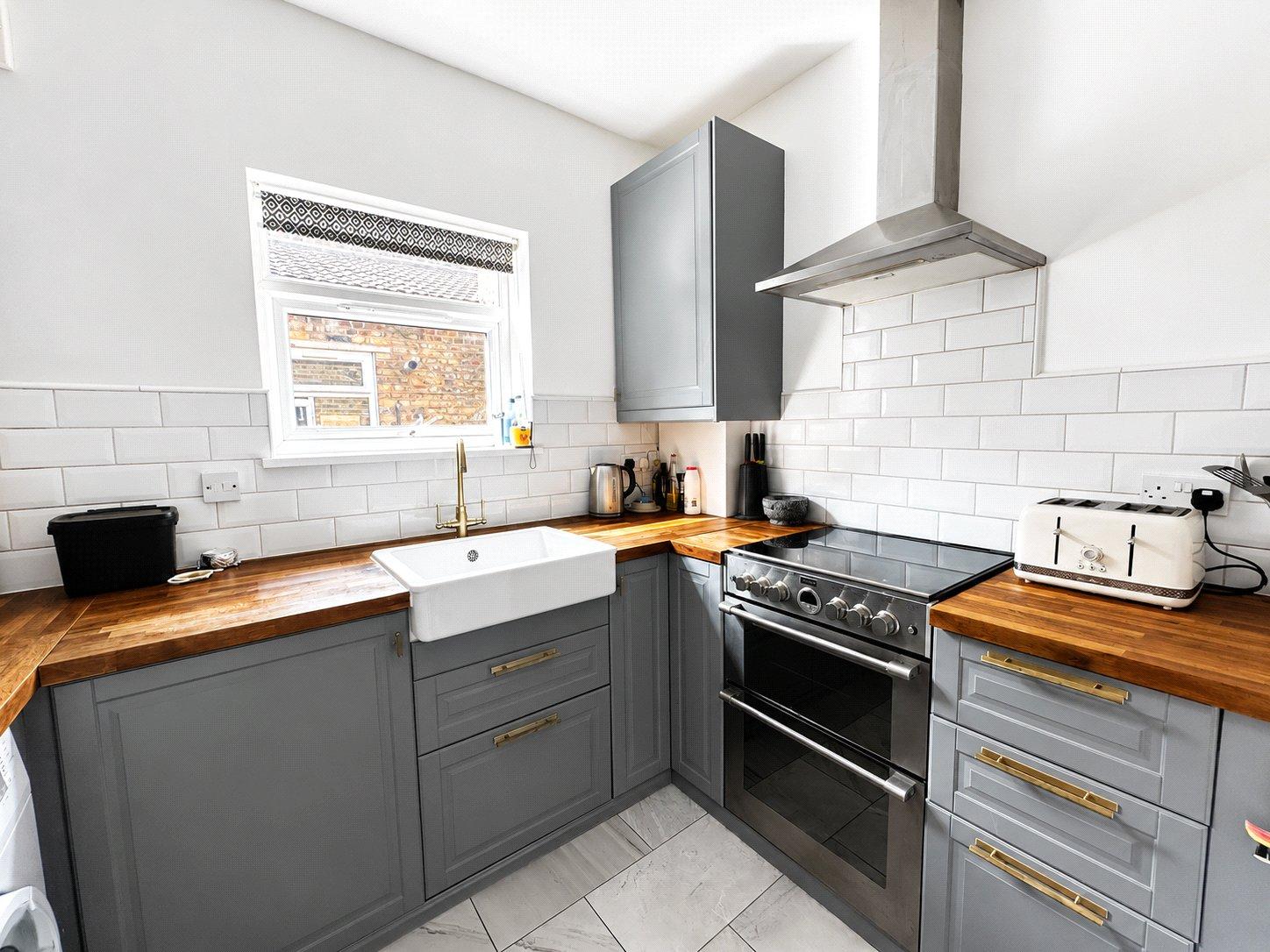 2 bedroom property for sale in London | Robinson Jackson