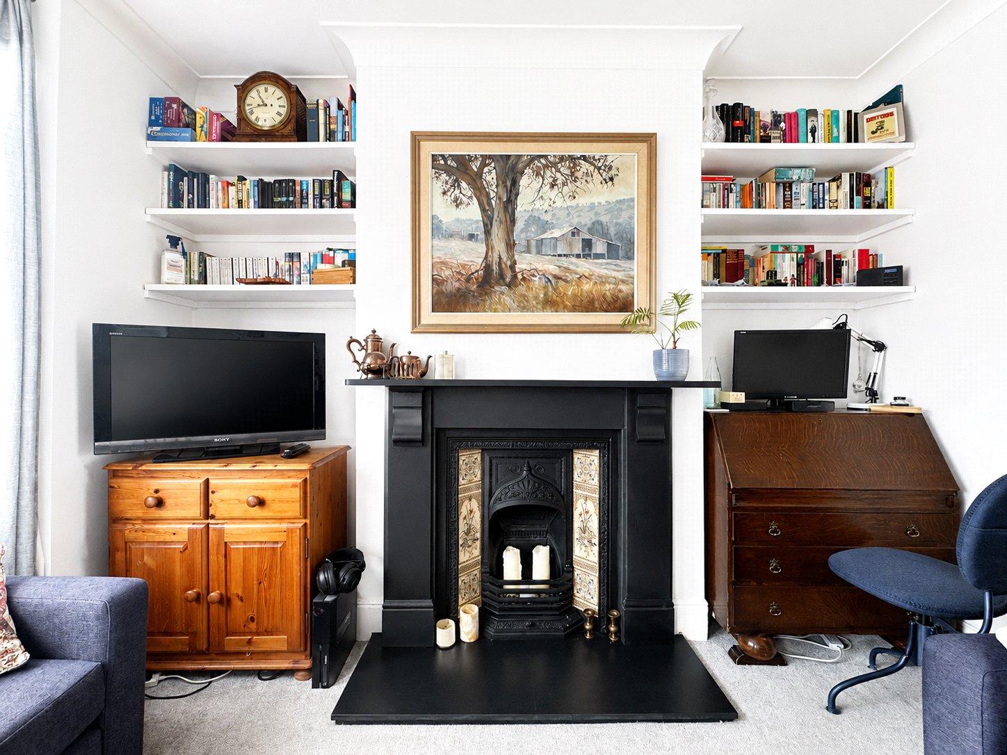 2 bedroom property for sale in London | Robinson Jackson