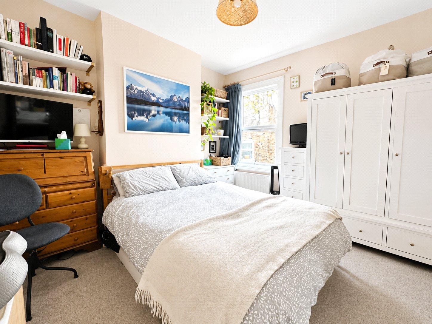 2 bedroom property for sale in London | Robinson Jackson