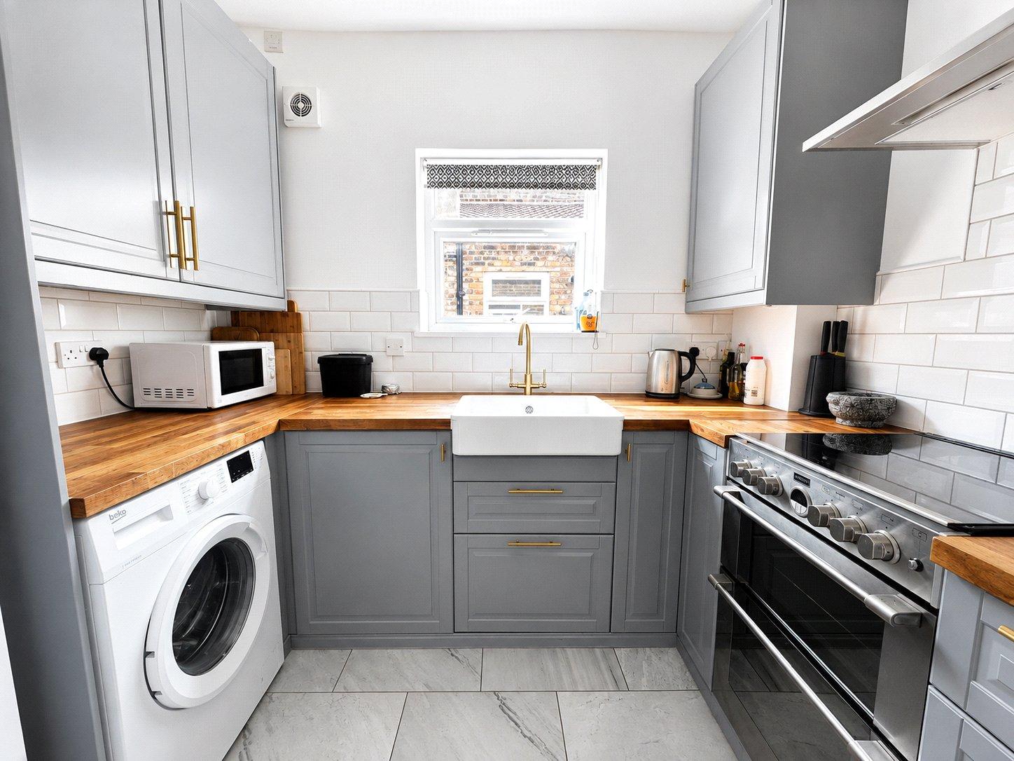 2 bedroom property for sale in London | Robinson Jackson
