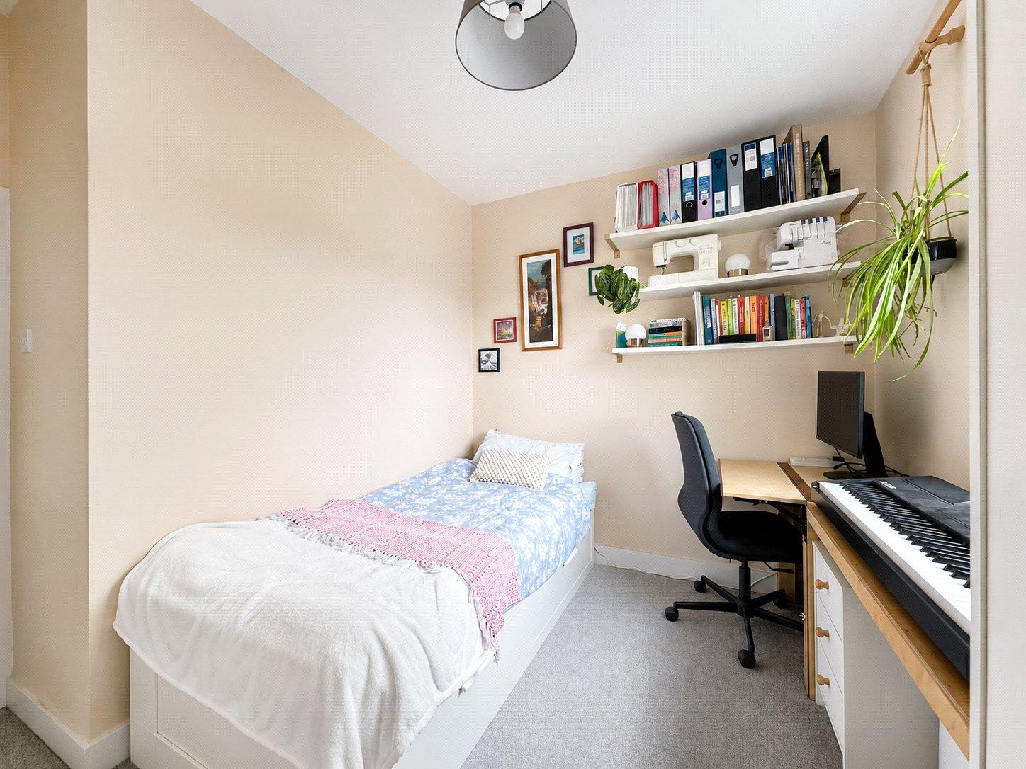 2 bedroom property for sale in London | Robinson Jackson