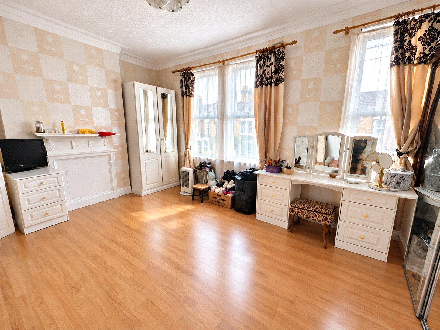 3 bedroom house for sale in London | Robinson Jackson