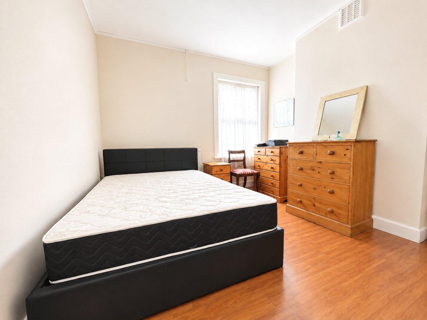 3 bedroom house for sale in London | Robinson Jackson