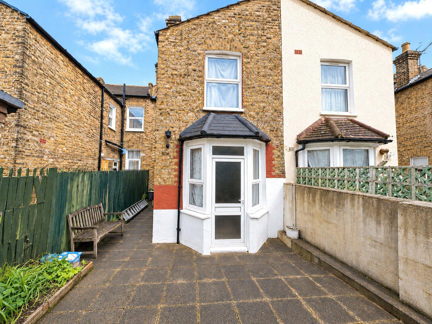 3 bedroom house for sale in London | Robinson Jackson