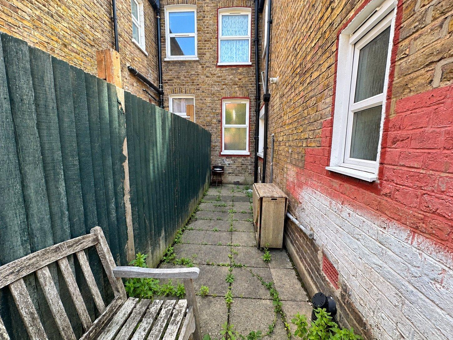 3 bedroom house for sale in London | Robinson Jackson
