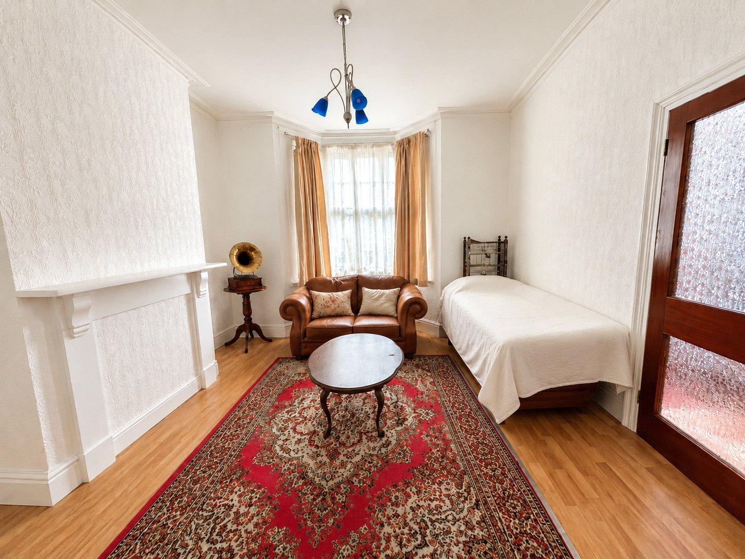 3 bedroom house for sale in London | Robinson Jackson