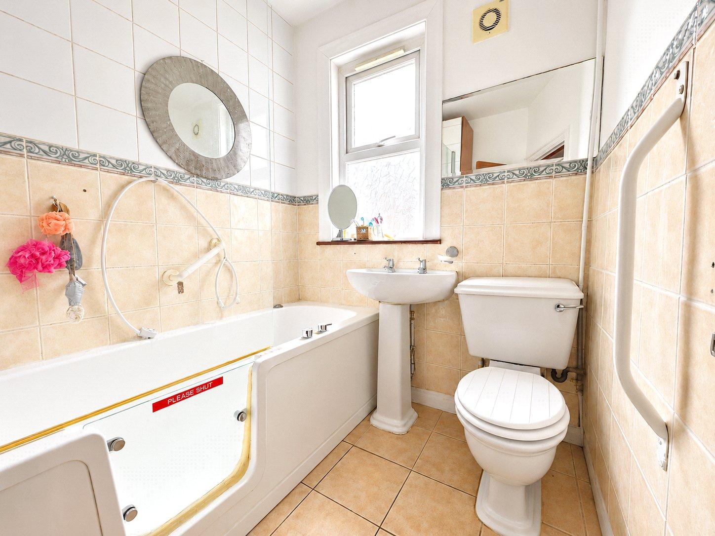 3 bedroom house for sale in London | Robinson Jackson