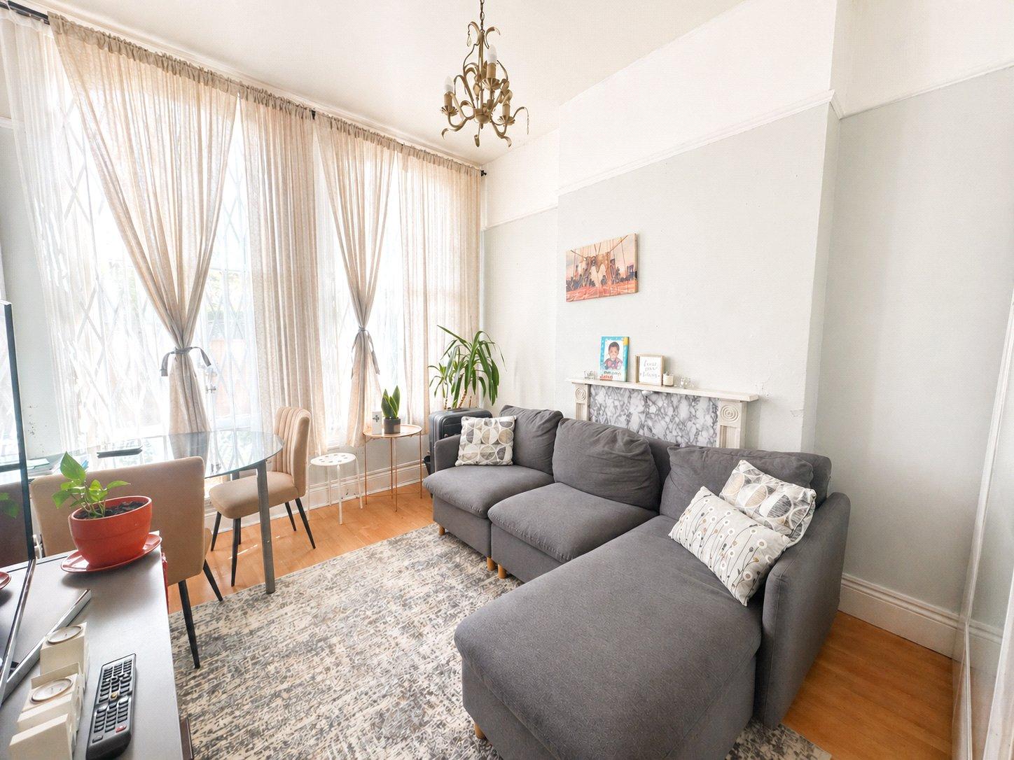 2 bedroom property for sale in London | Robinson Jackson
