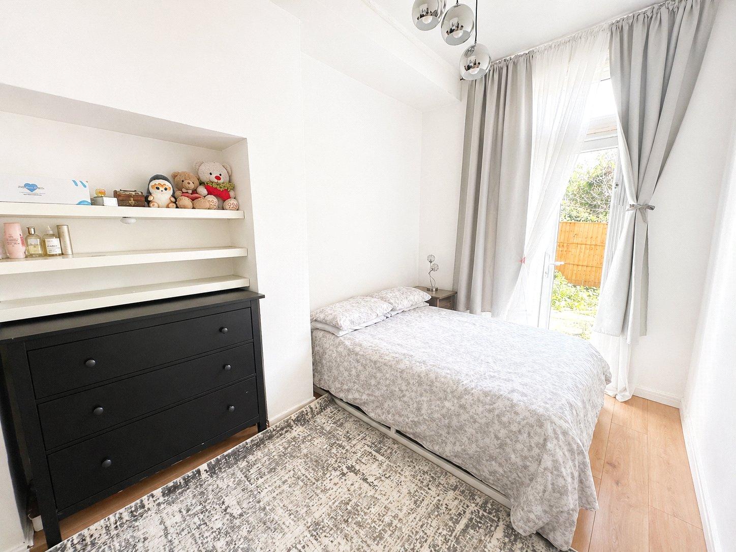 2 bedroom property for sale in London | Robinson Jackson