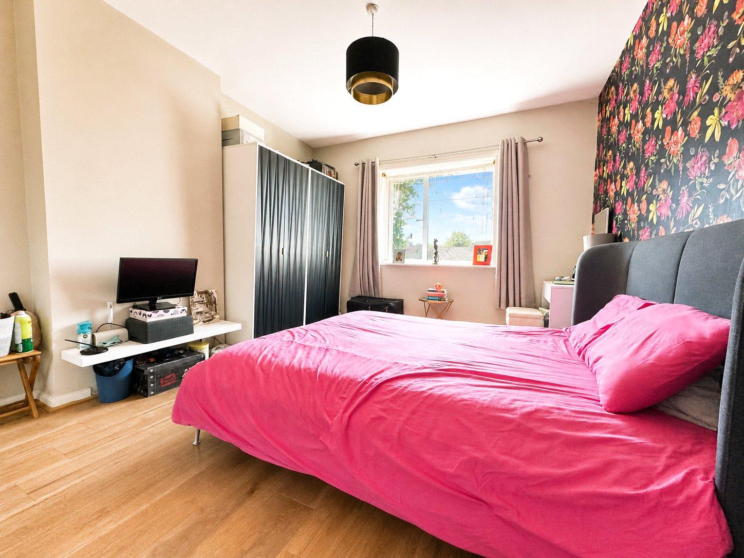 3 bedroom house for sale in London | Robinson Jackson
