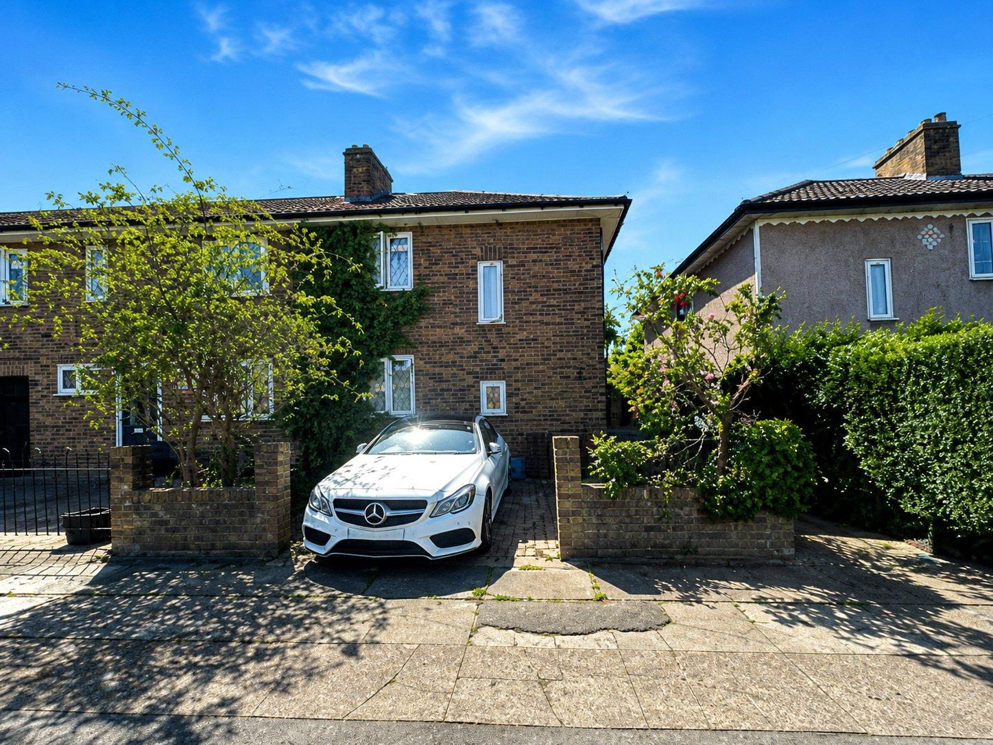 3 bedroom house for sale in London | Robinson Jackson