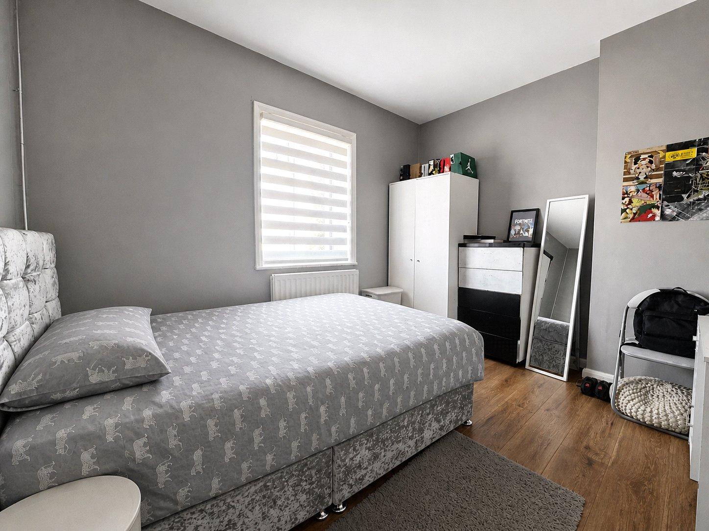 3 bedroom house for sale in London | Robinson Jackson