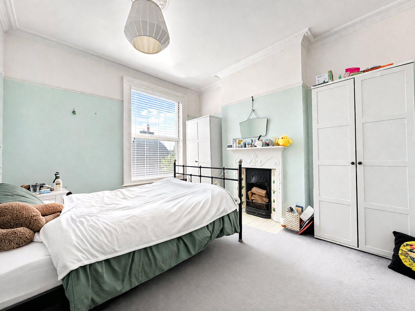 2 bedroom property for sale in London | Robinson Jackson