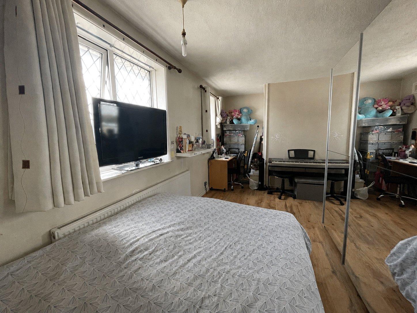 3 bedroom house for sale in London | Robinson Jackson