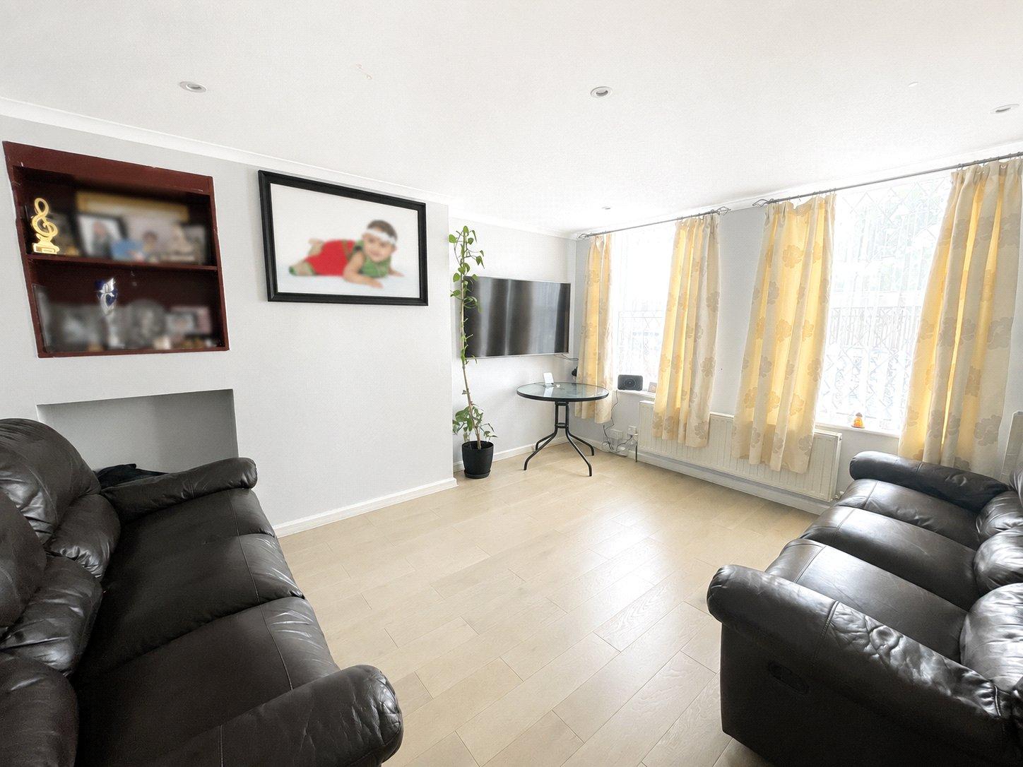 3 bedroom house for sale in London | Robinson Jackson