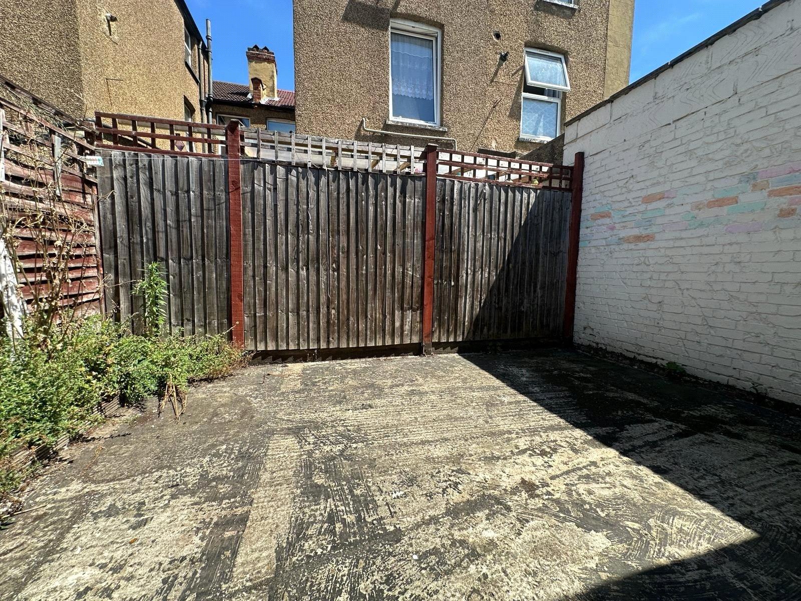 1 bedroom house for sale in London | Robinson Jackson