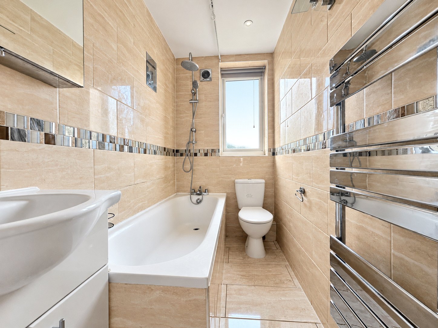 2 bedroom property for sale in London | Robinson Jackson