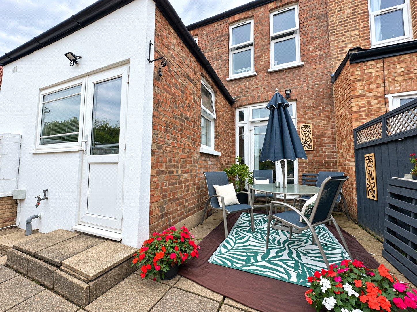 3 bedroom house for sale in London | Robinson Jackson