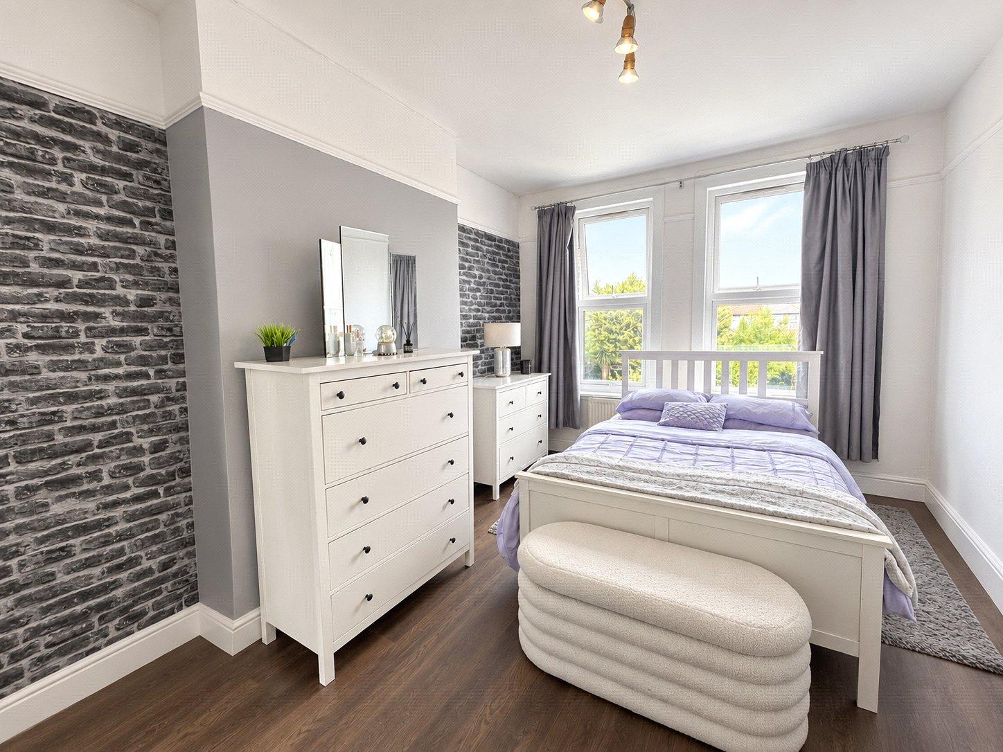 3 bedroom house for sale in London | Robinson Jackson