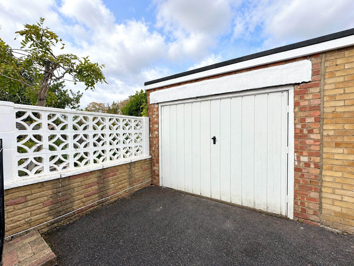 3 bedroom house for sale in London | Robinson Jackson